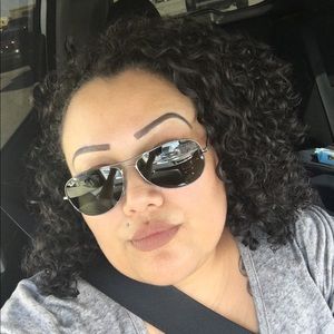 Meet your Posher, Estela